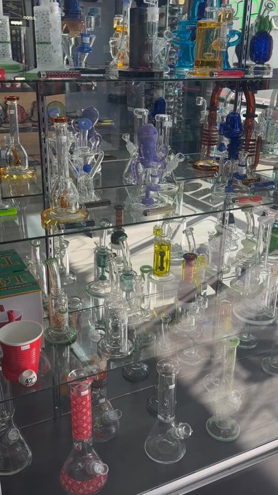 Video carousel 5 of 7 with ID -fnNRgOTmsi5XKSNfZ6MCg for Cali Smoke & Vape
