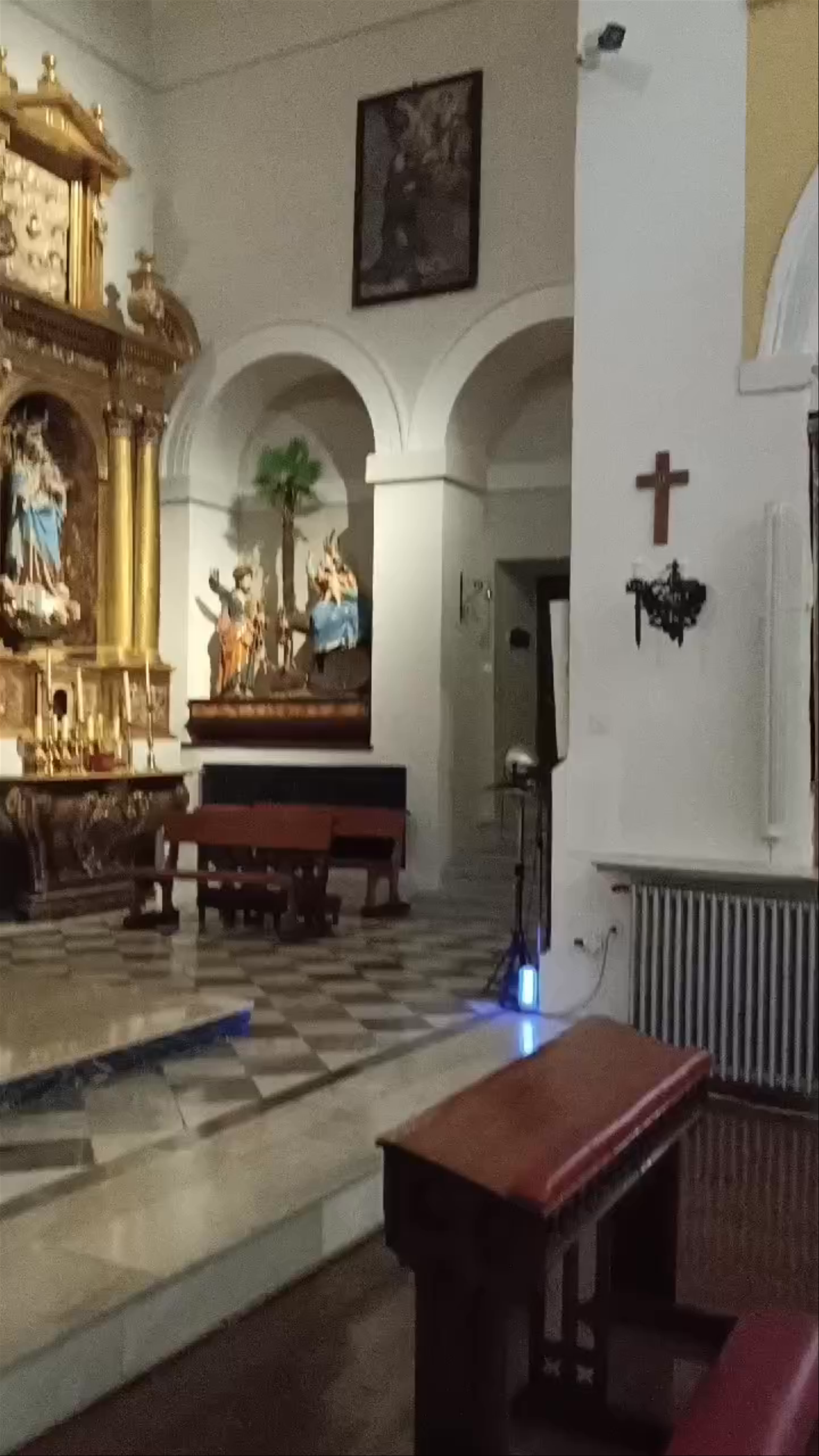 Interior Tour of Iglesia de Santo Tomé in Toledo, Spain