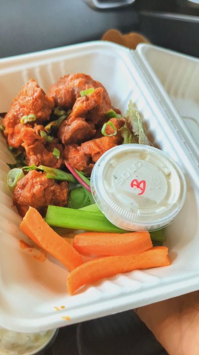 DC Vegan - Buffalo Cauliflower Wings with Vegan Blue cheese - Vegan Near Me - Washington, DC, District of Columbia