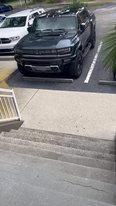 Endodontic Associates - Showing the accessible parking situation outside - Endodontists Near Me - Clearwater, Florida