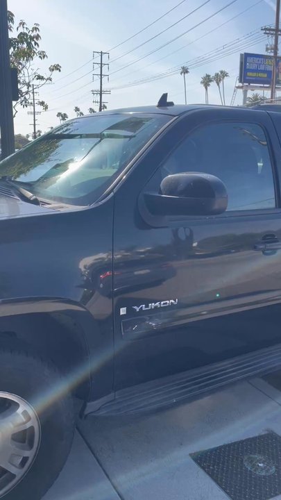 Boyer Cleaners - Please put up a sign in your business asking customers to park legally on the street and not block driveways, it is unsafe - Laundry Services Near Me - Los Angeles, California