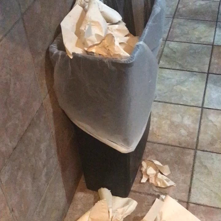 Hooters - Just gross! - Sports Bars Near Me - Gretna, Louisiana