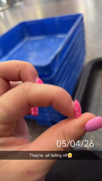 Royal Nails - Today Monday May 4th, two nails on my right hand have fallen off, and now i have two nails about to break off on my left hand as well. - Nail Salons Near Me - Ewa Beach, Hawaii