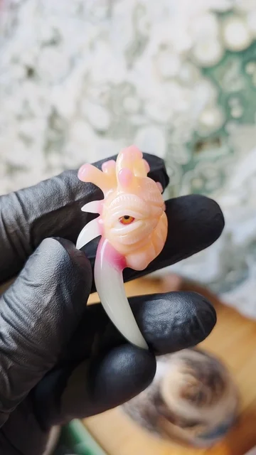 Preview pic of Fleshy Heart Salt Pendy