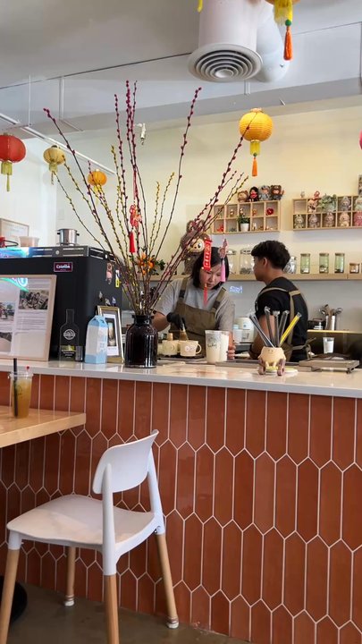 Teahee - Making tea - Bubble Tea Near Me - Denver, Colorado