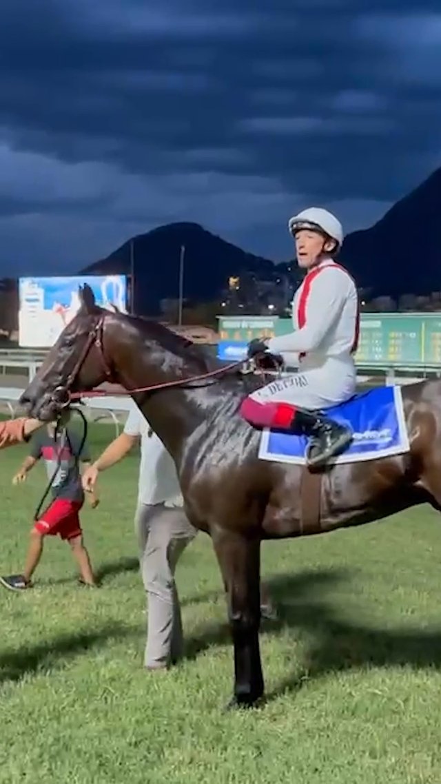 Frankie Dettori's last FLYING DISMOUNT in Brazil