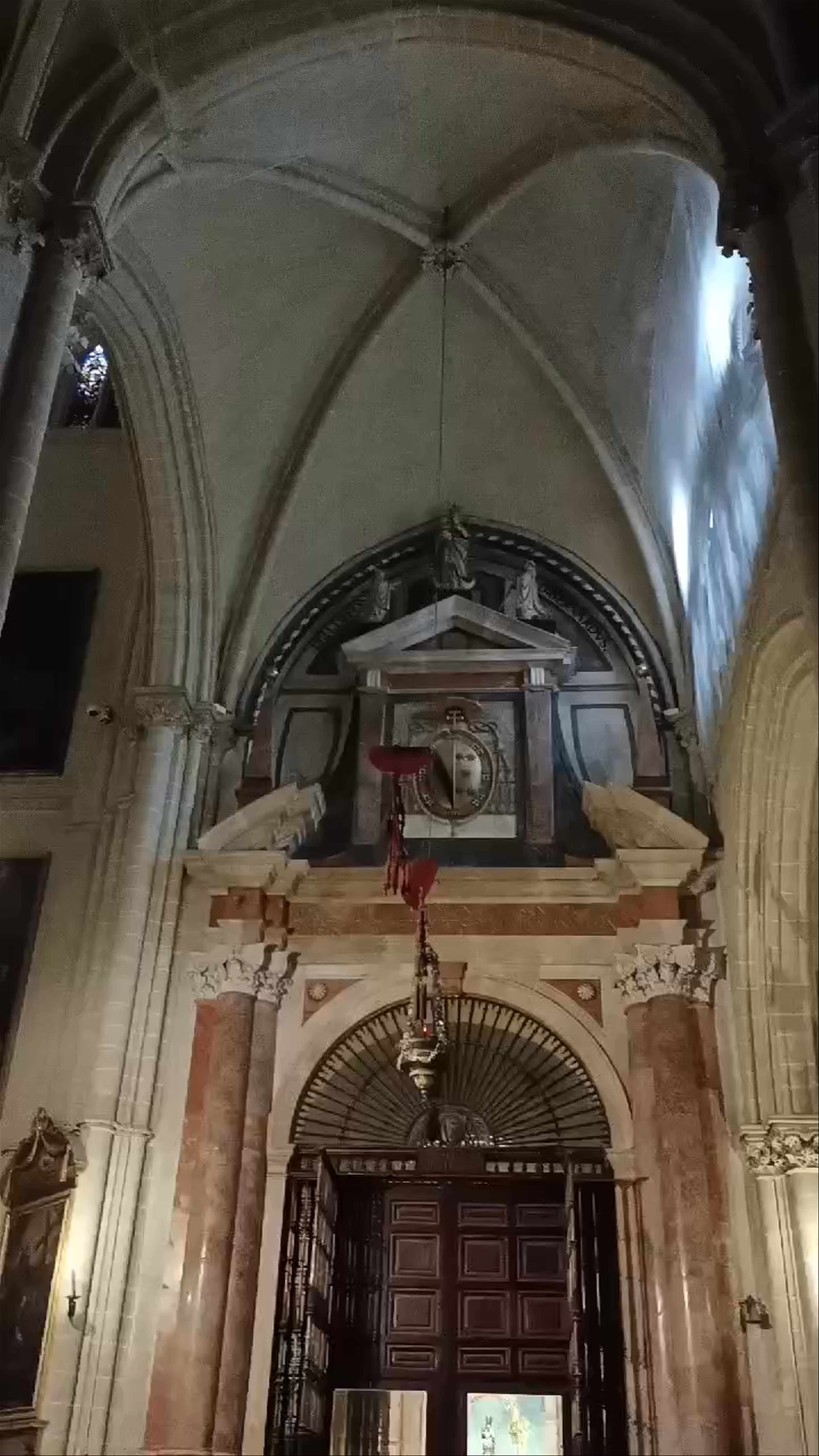 Inside Toledo Cathedral: A Timeless Gothic Masterpiece