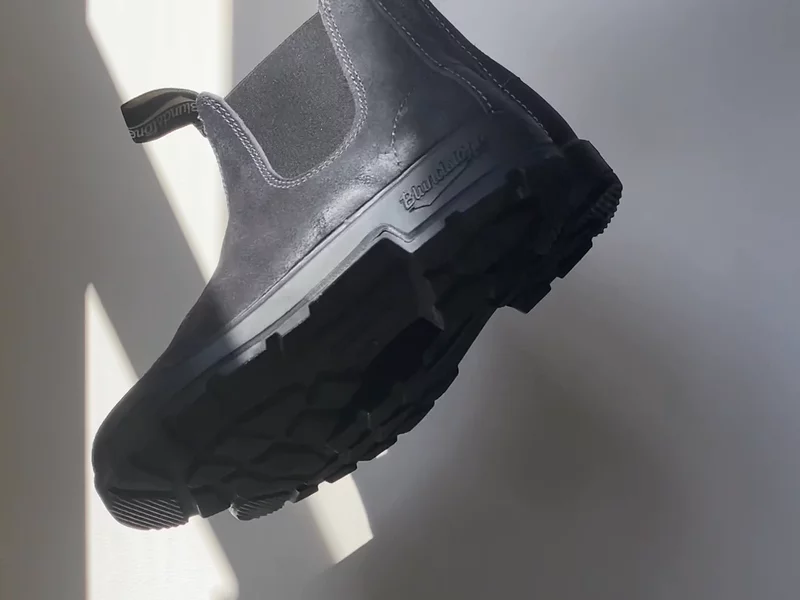 BLUNDSTONE boots