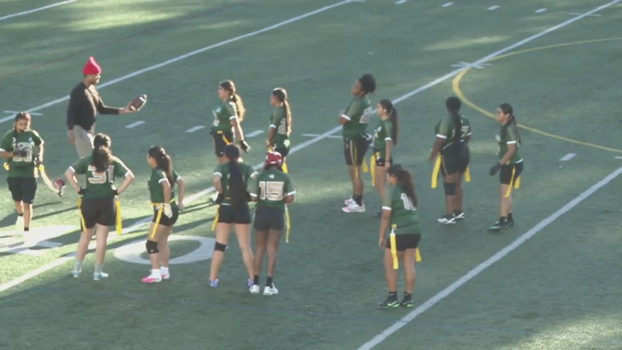 Skyline High School vs CCPA Girls flag football match — Parte 1