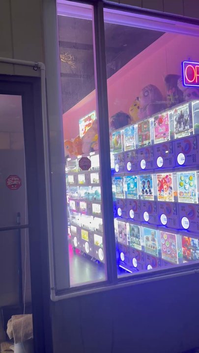 Clawsters - Toy Stores Near Me - Honolulu, Hawaii
