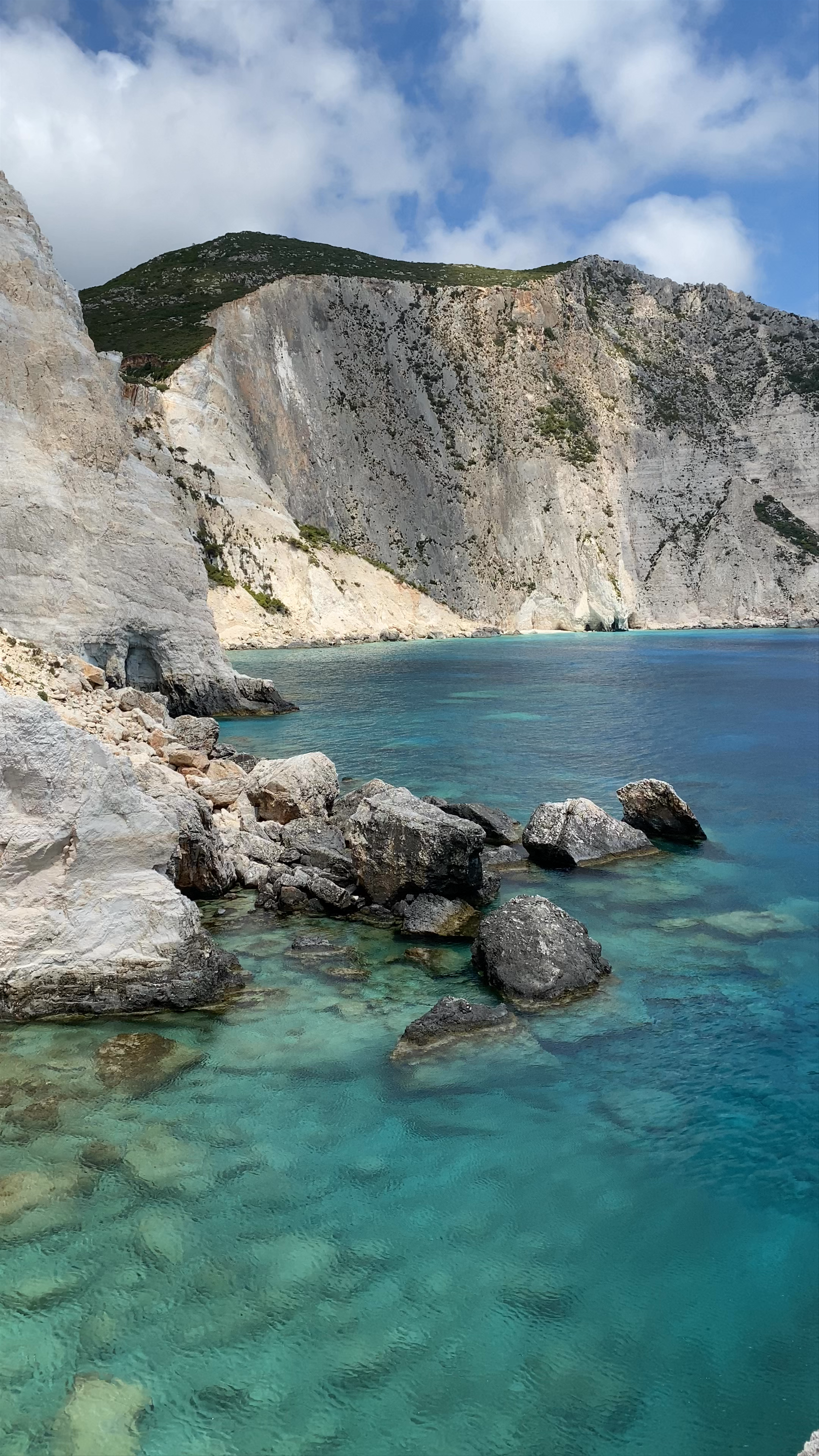 Plakaki Beach: Crystal Clear Waters and Dramatic Cliffs in Zakynthos