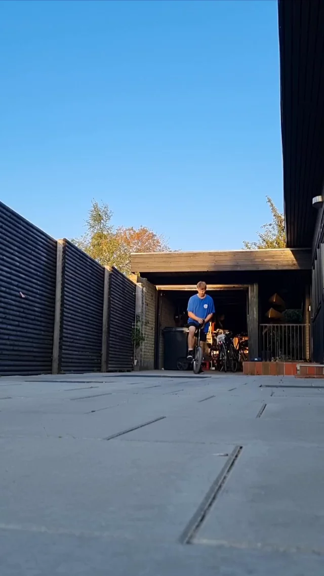 riu submission: Roll-one foot-glide 