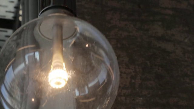 Moving light bulb 