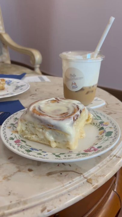 Cafe Cinnamour - Classic cinnamon roll - Coffee & Tea Near Me - Davie, Florida