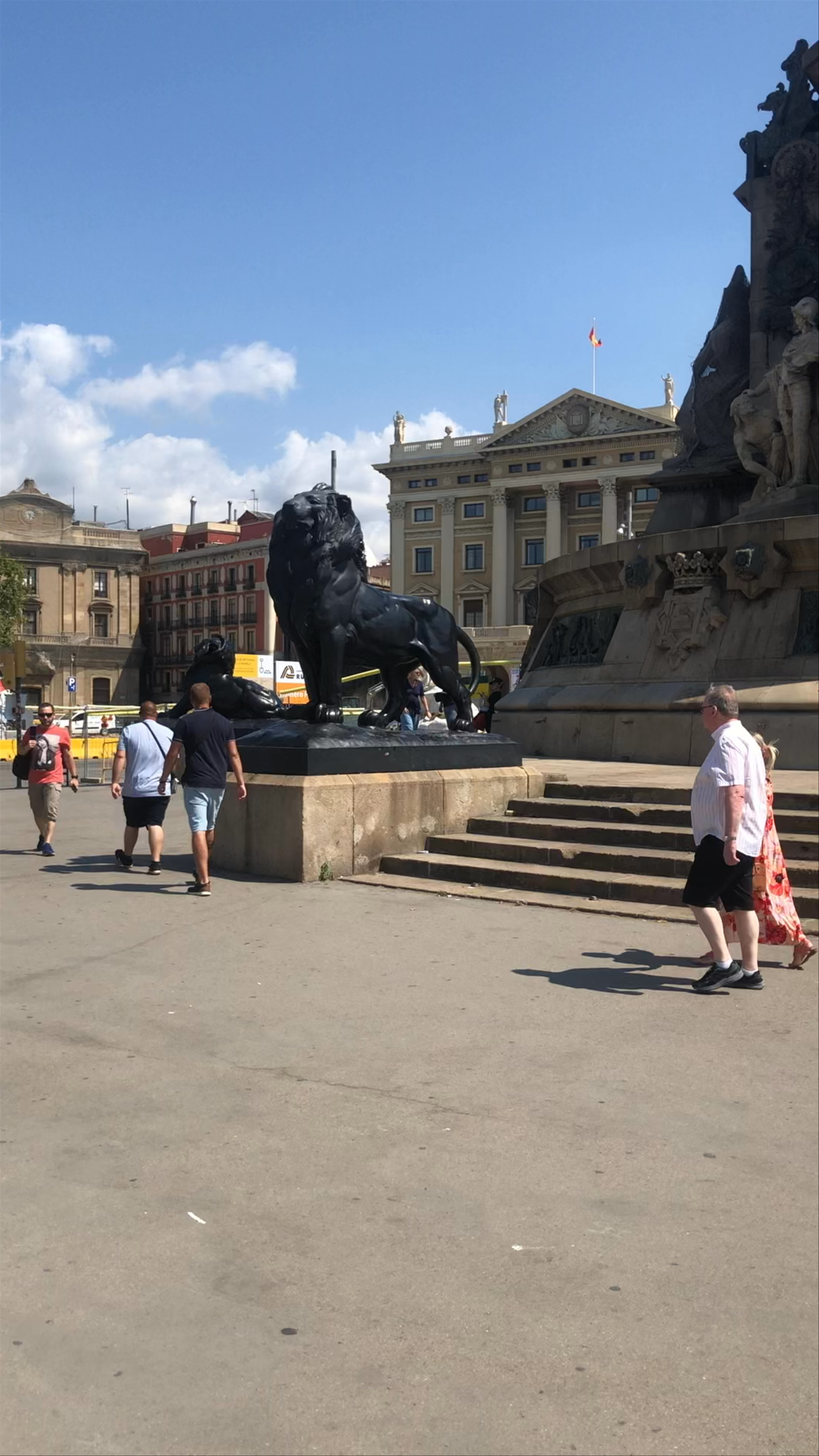 Columbus Monument: Historic Icon at Plaça Portal de la Pau, Barcelona