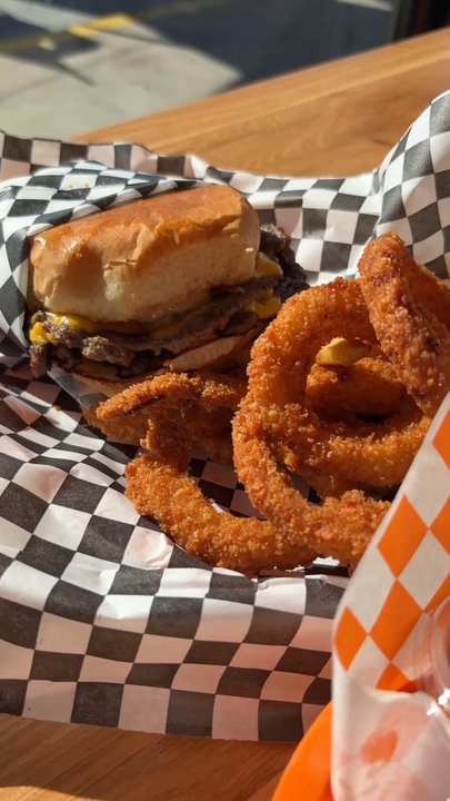 Shake'Hen Buns - smash burger & chicken sandwich! 10/10 - Burgers Near Me - Bellflower, California