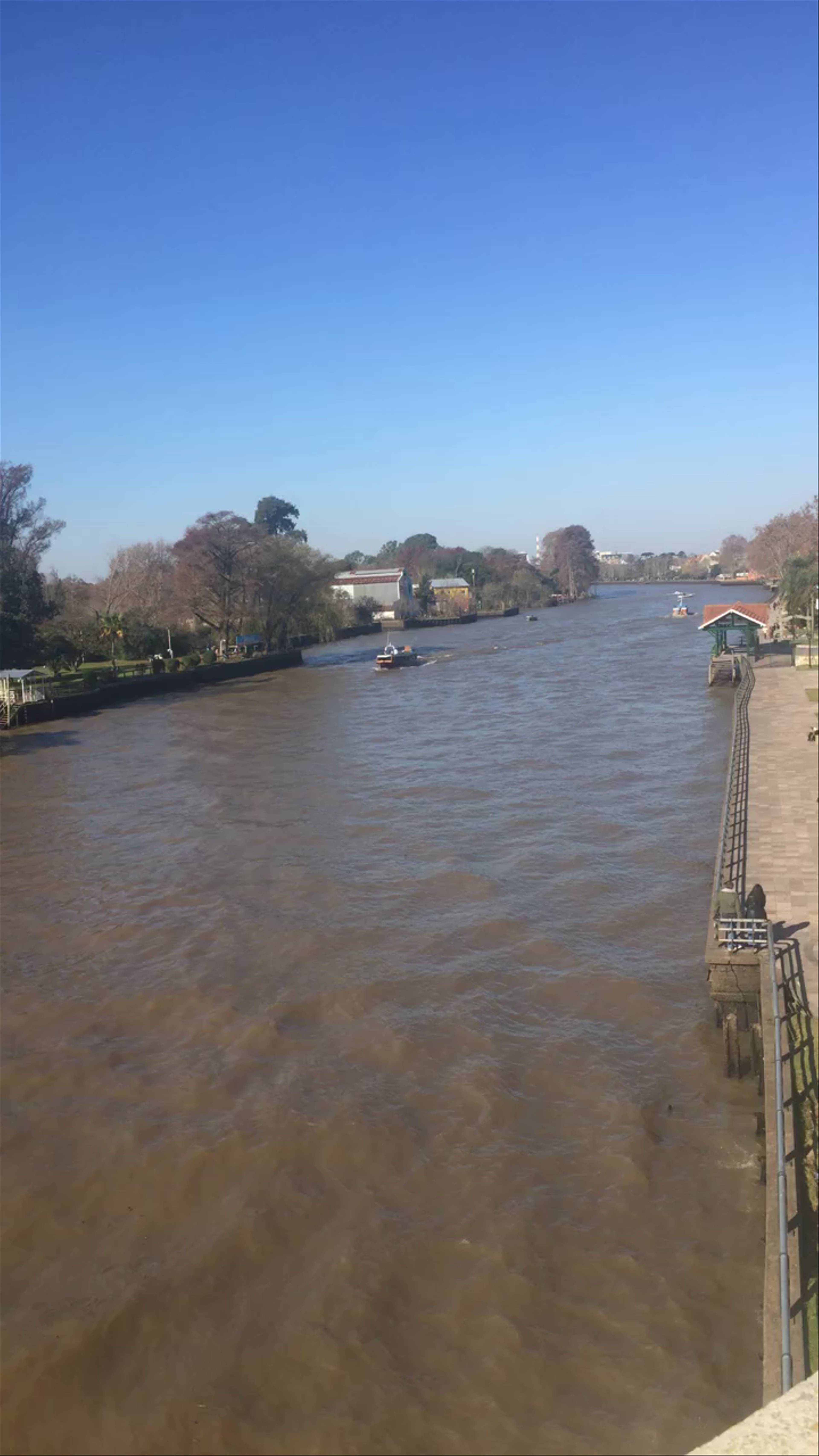 Cruising down the Tigre Delta 