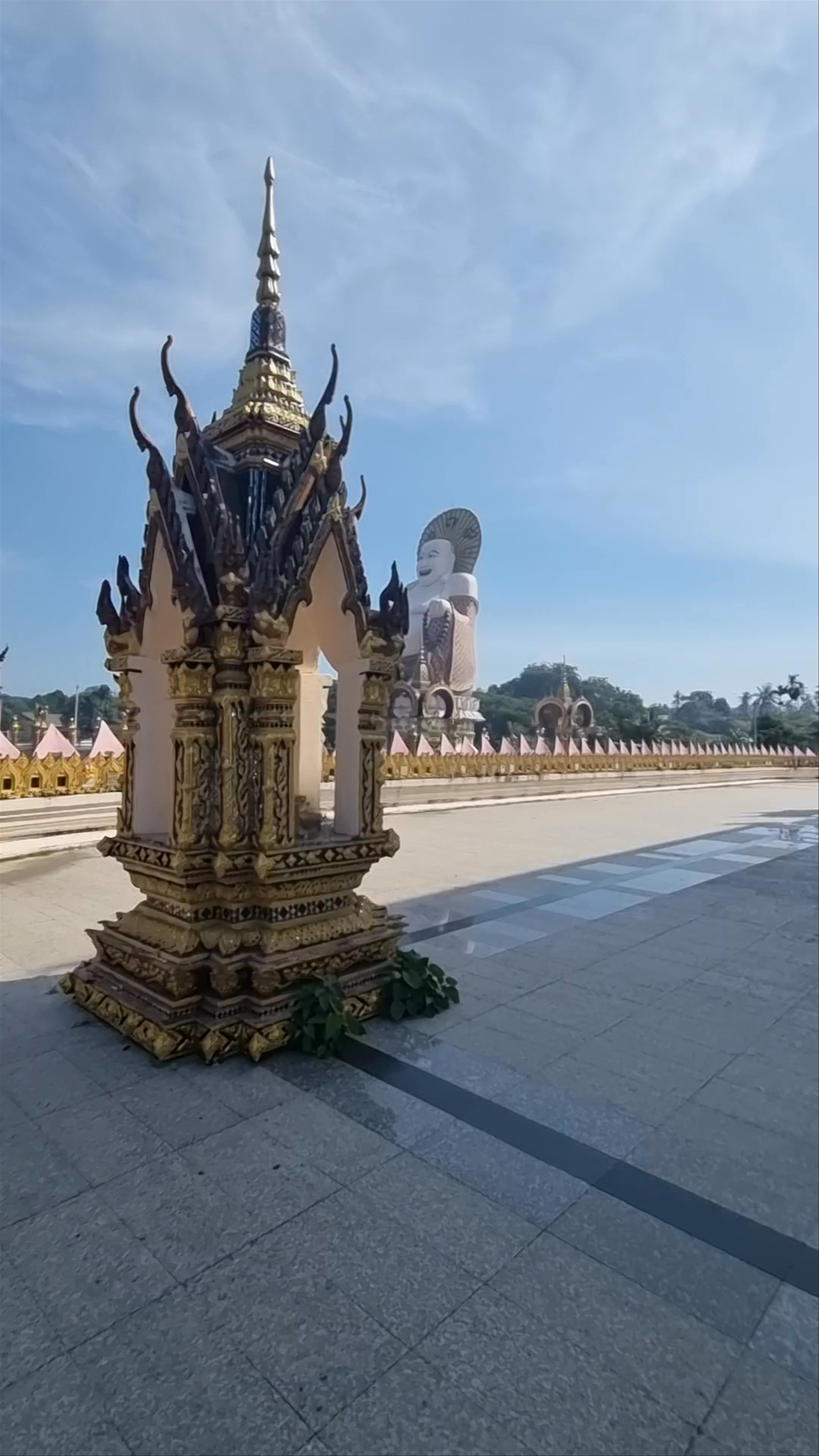 Wat Plai Laem