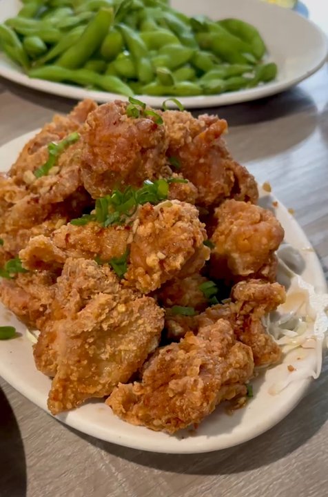 Side Street Inn - Yum!! - Sports Bars Near Me - Honolulu, Hawaii