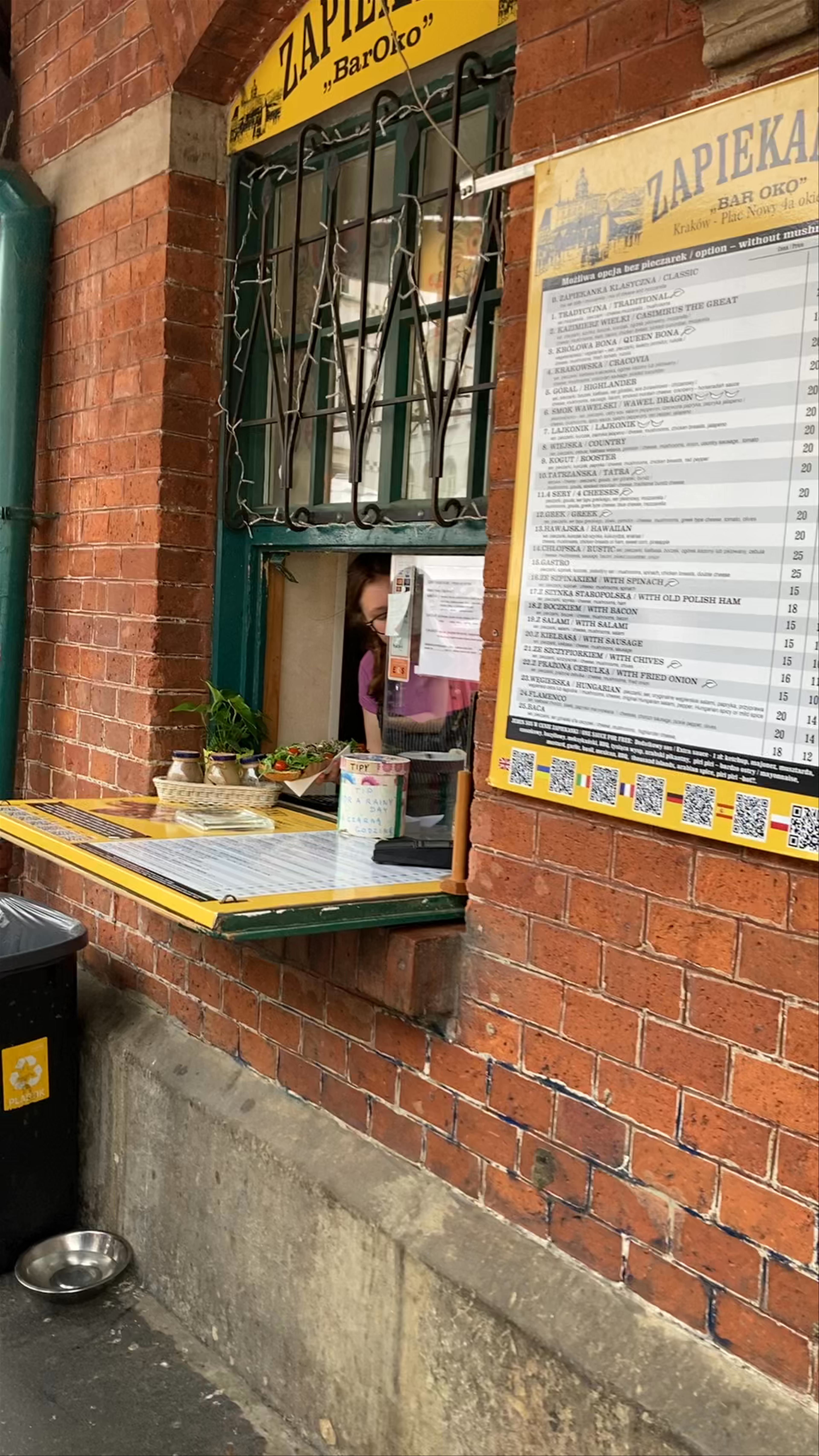 Zapiekanki at Bar Oko: A Tasty Kraków Street Food Experience