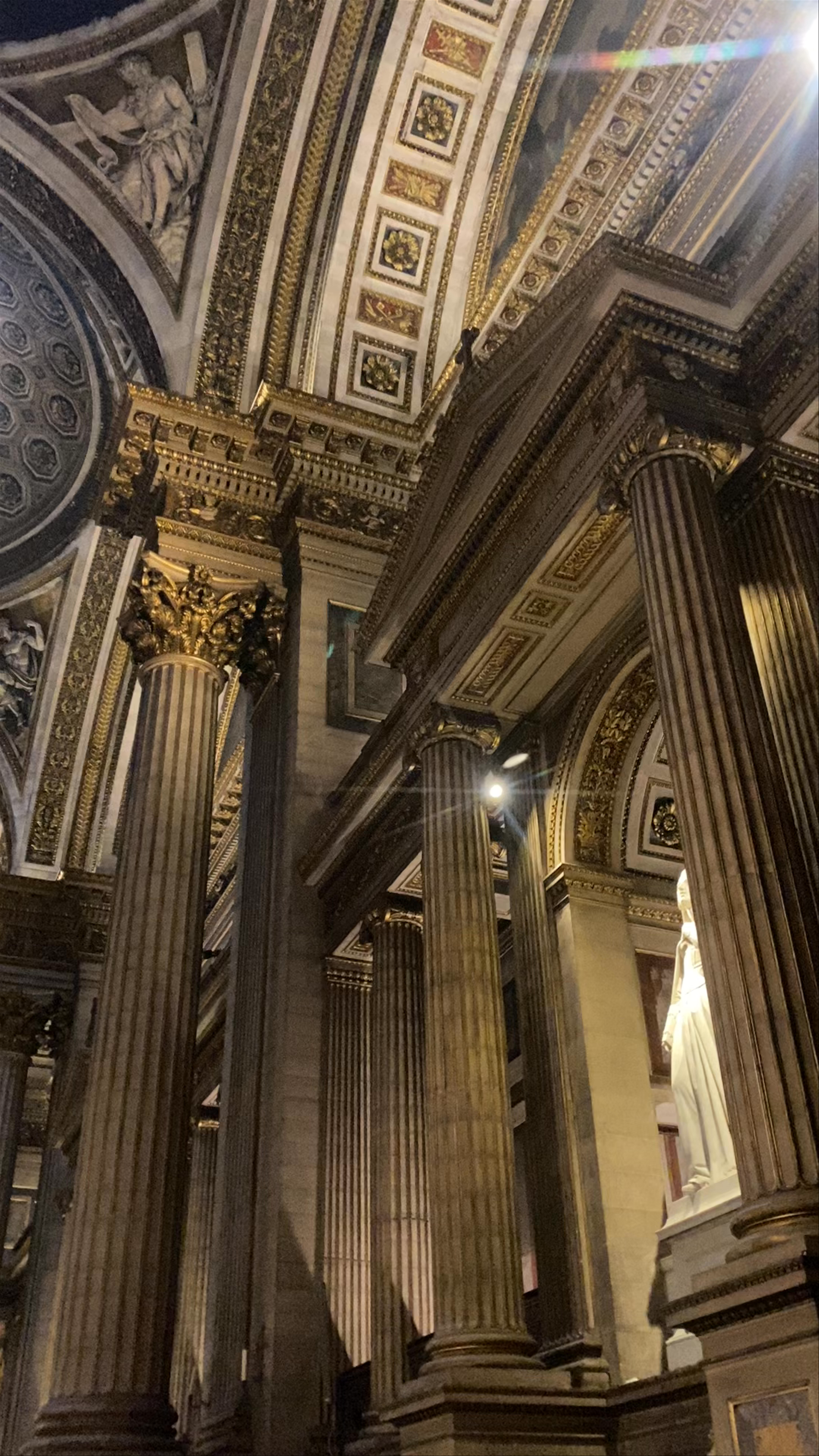 Église de la Madeleine: A Grand Neoclassical Masterpiece in Paris