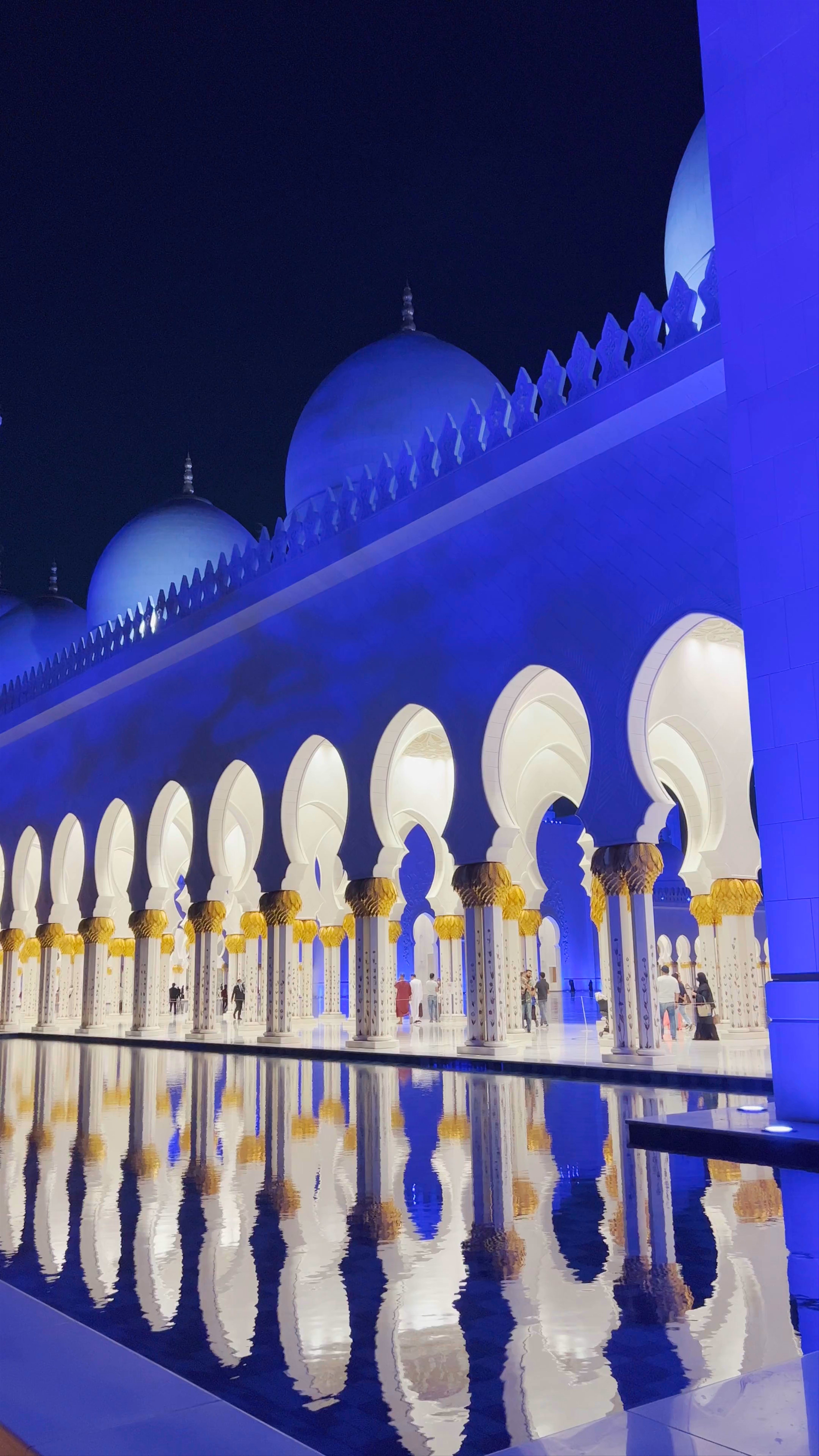 Sheikh Zayed Grand Mosque Illuminated at Night - Abu Dhabi