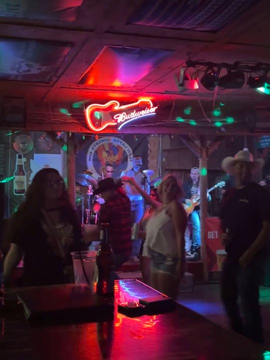 Roman's Oasis - Love country music - Dive Bars Near Me - Goodyear, Arizona