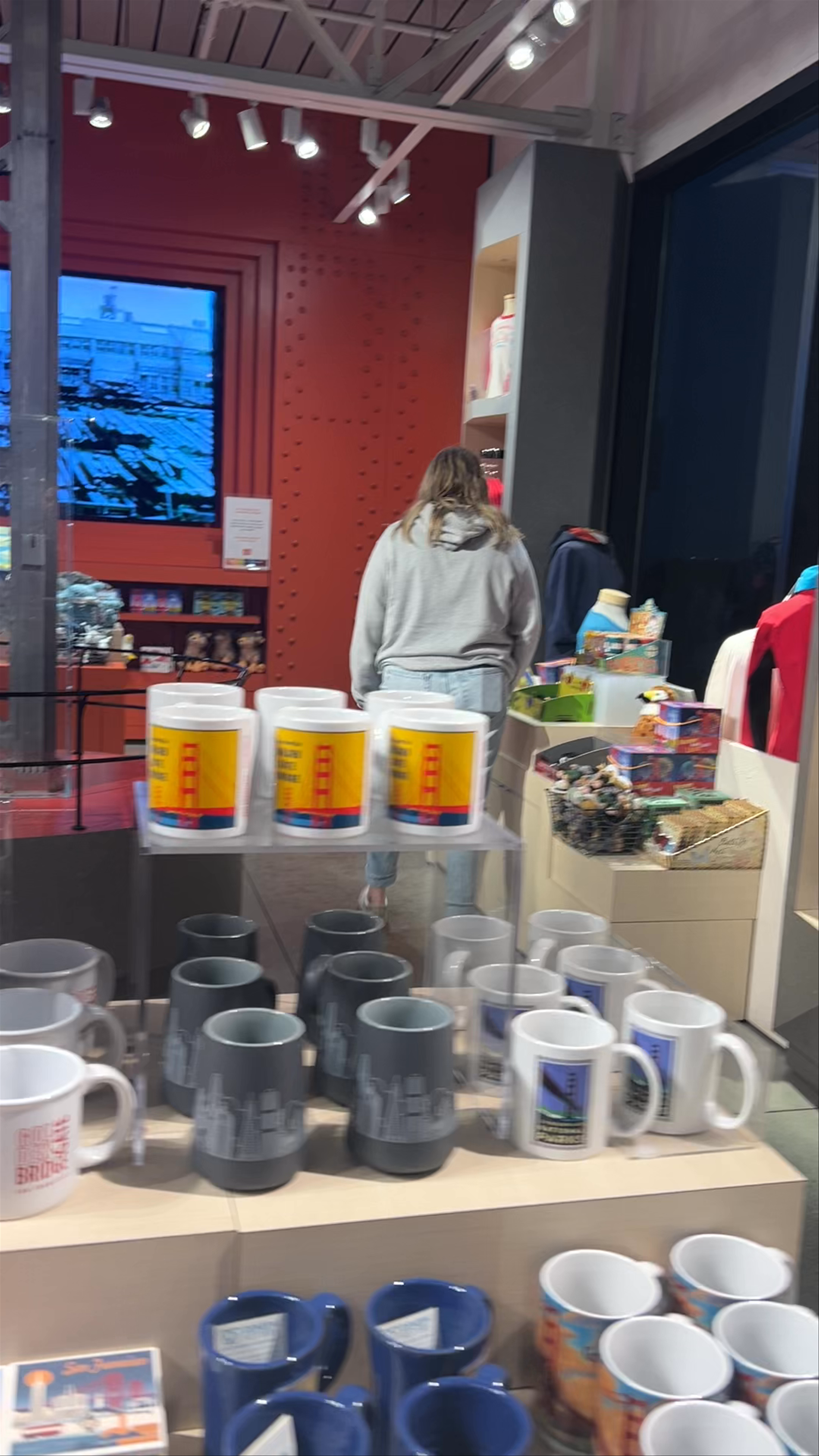 Golden Gate Bridge Welcome Center: Iconic San Francisco Souvenirs