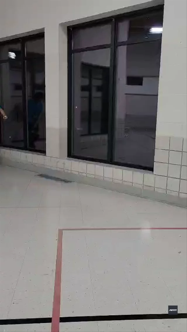 riu set: Footplant out underflip
