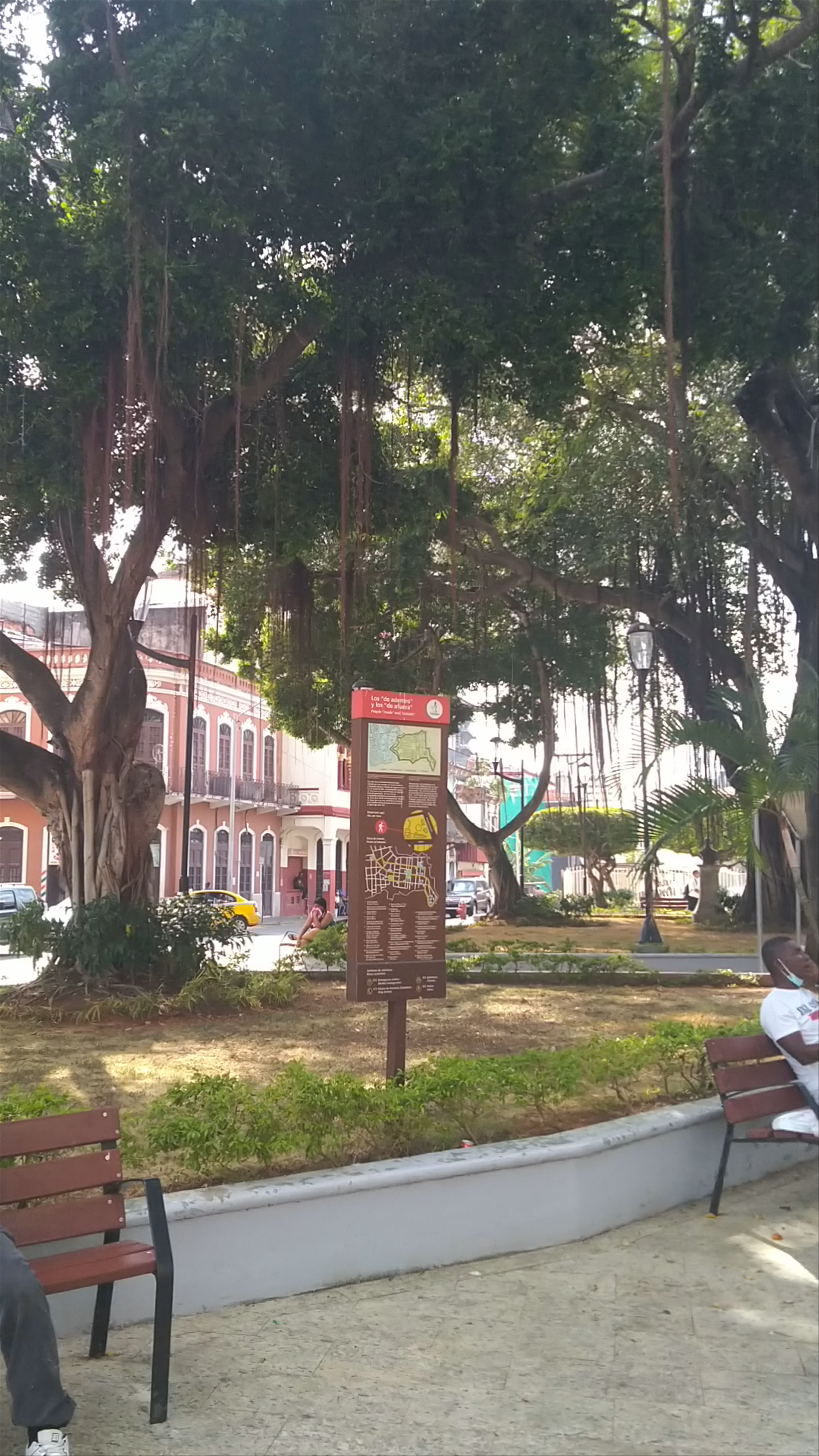 Parque De Santa Ana: Tranquil Urban Oasis in Panama City