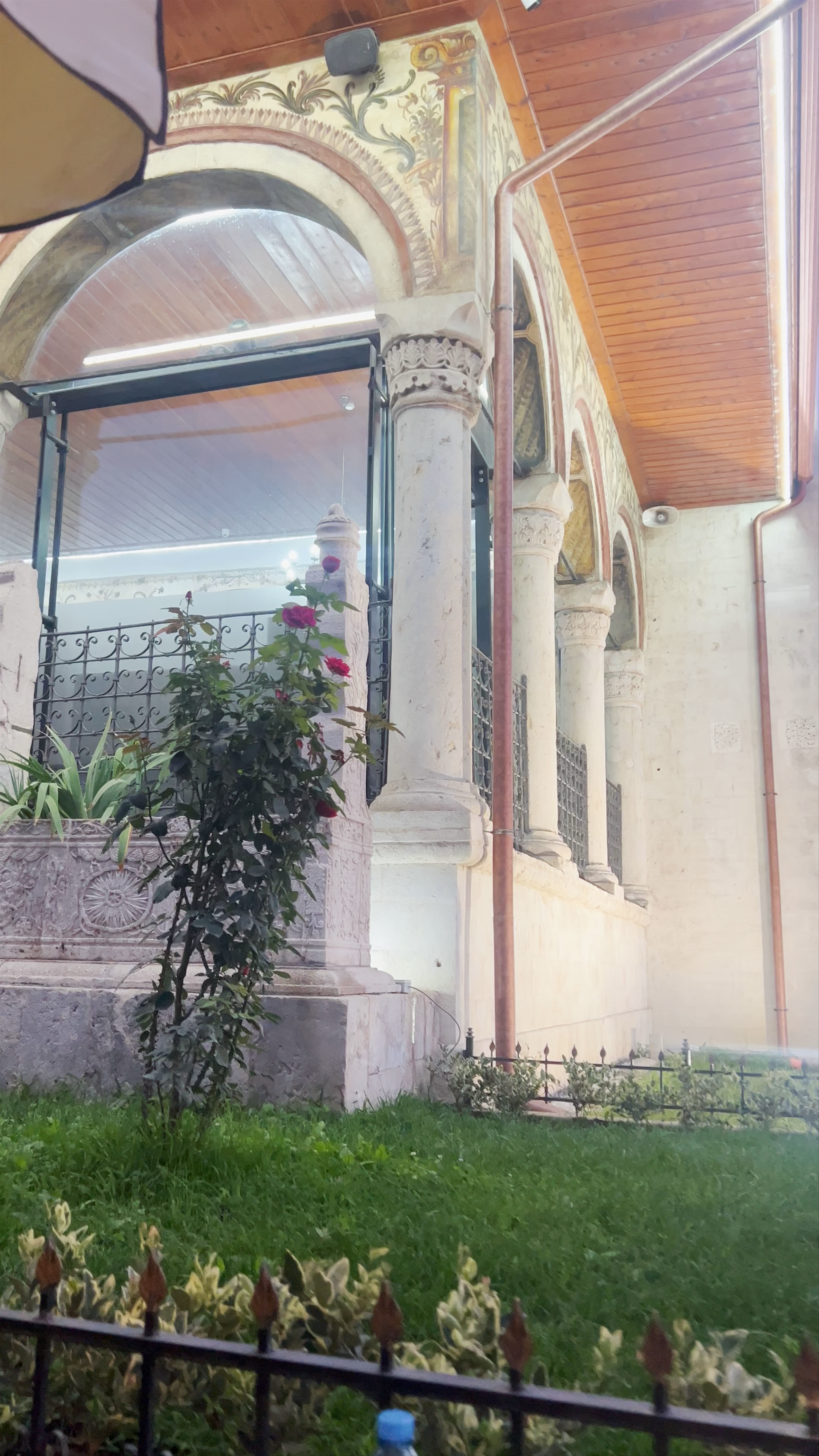 Et'hem Bej Mosque: Timeless Beauty in the Heart of Tirana