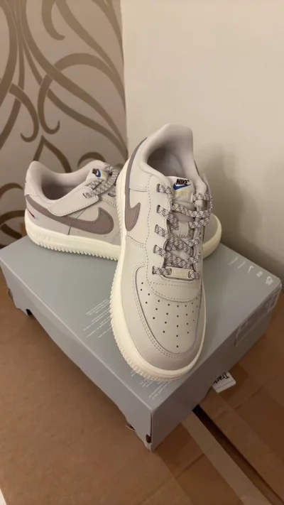 Nike Air Force 1 LV8