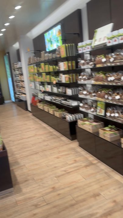 Läderach - Scenery of the chocolate store - Chocolatiers & Shops Near Me - Berlin, BE
