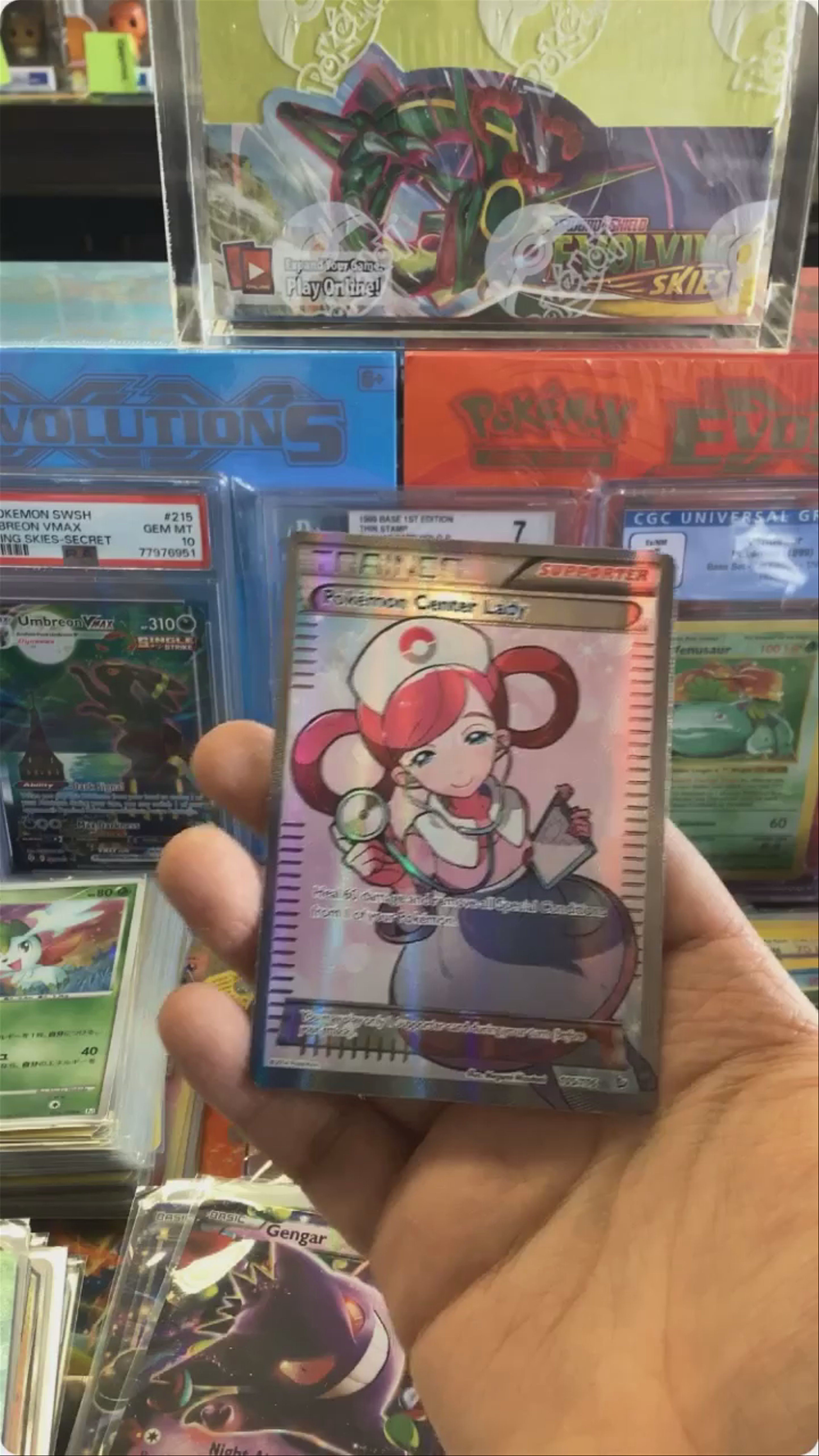 POKÉMON CENTER LADY