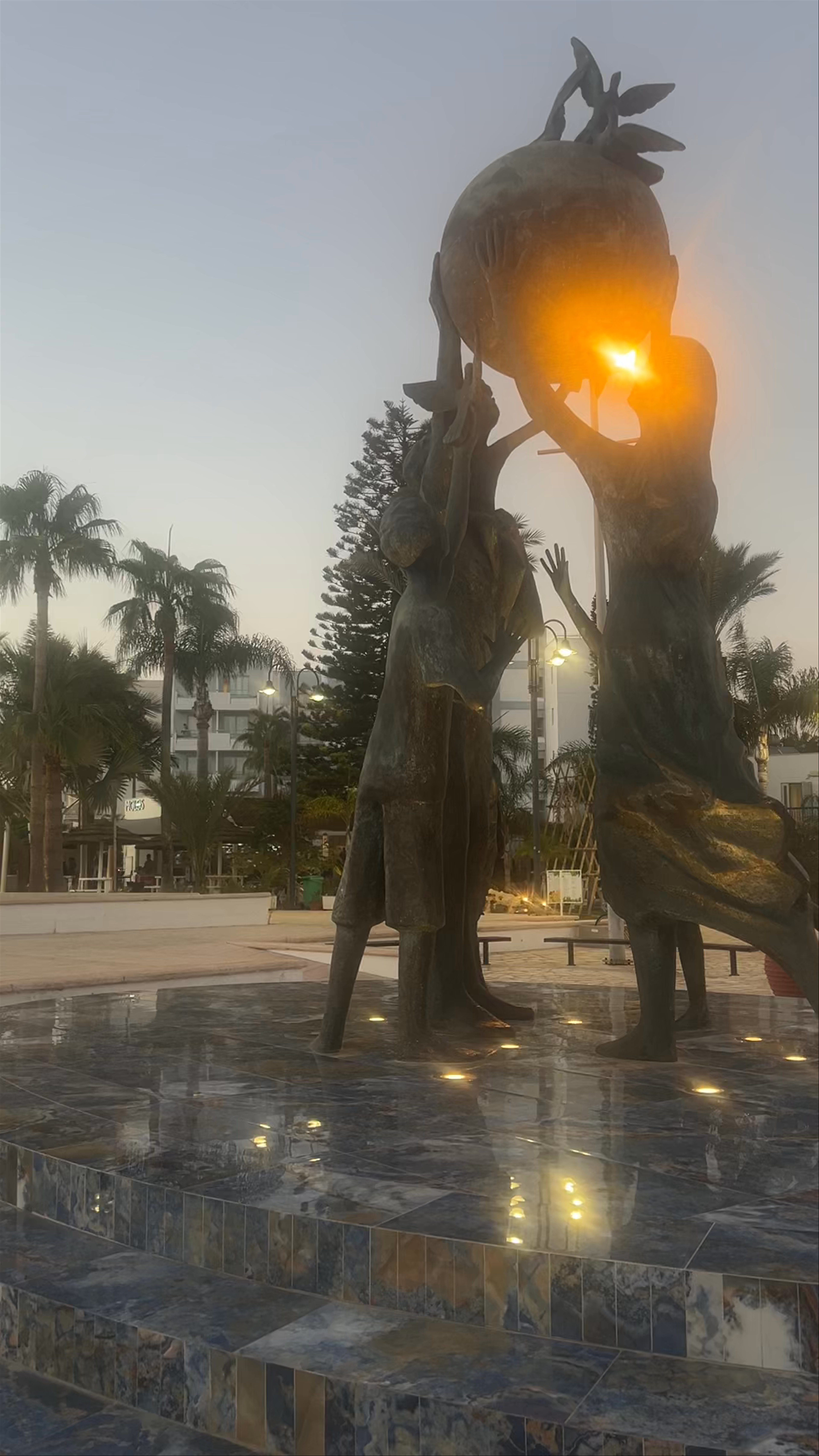 Sculpture "Family - The Warranty of Peace"