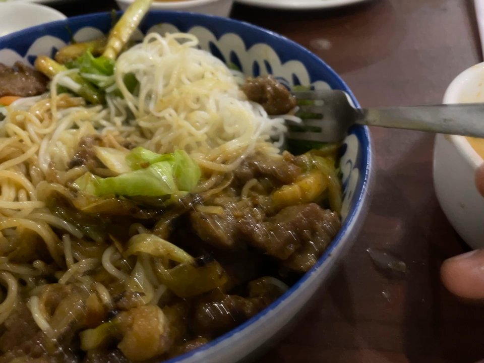 Basil House - Beef bowl filled with lettuce - Thai Near Me - Texas City, Texas