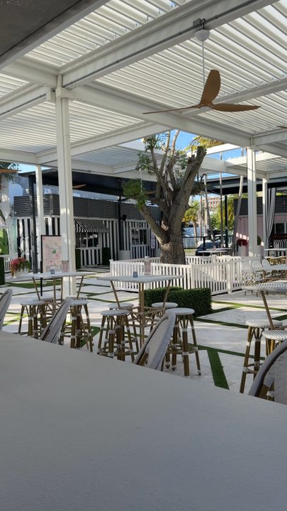 The Oasis - Seating area and stage - Restaurants Near Me - Miami, Florida