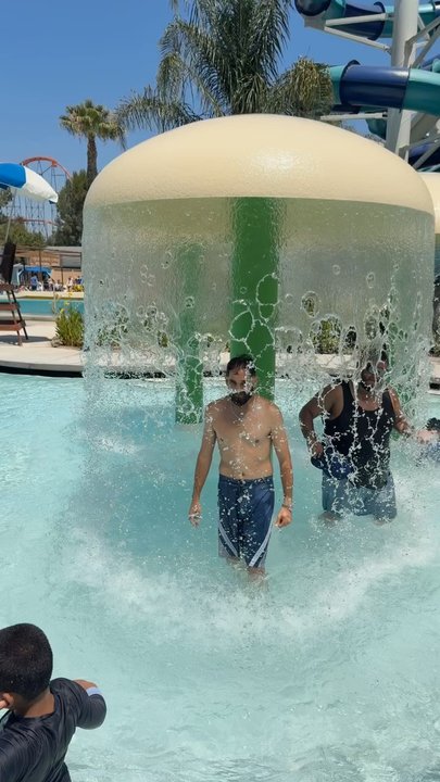 Six Flags Hurricane Harbor - Water Parks Near Me - Valencia, California