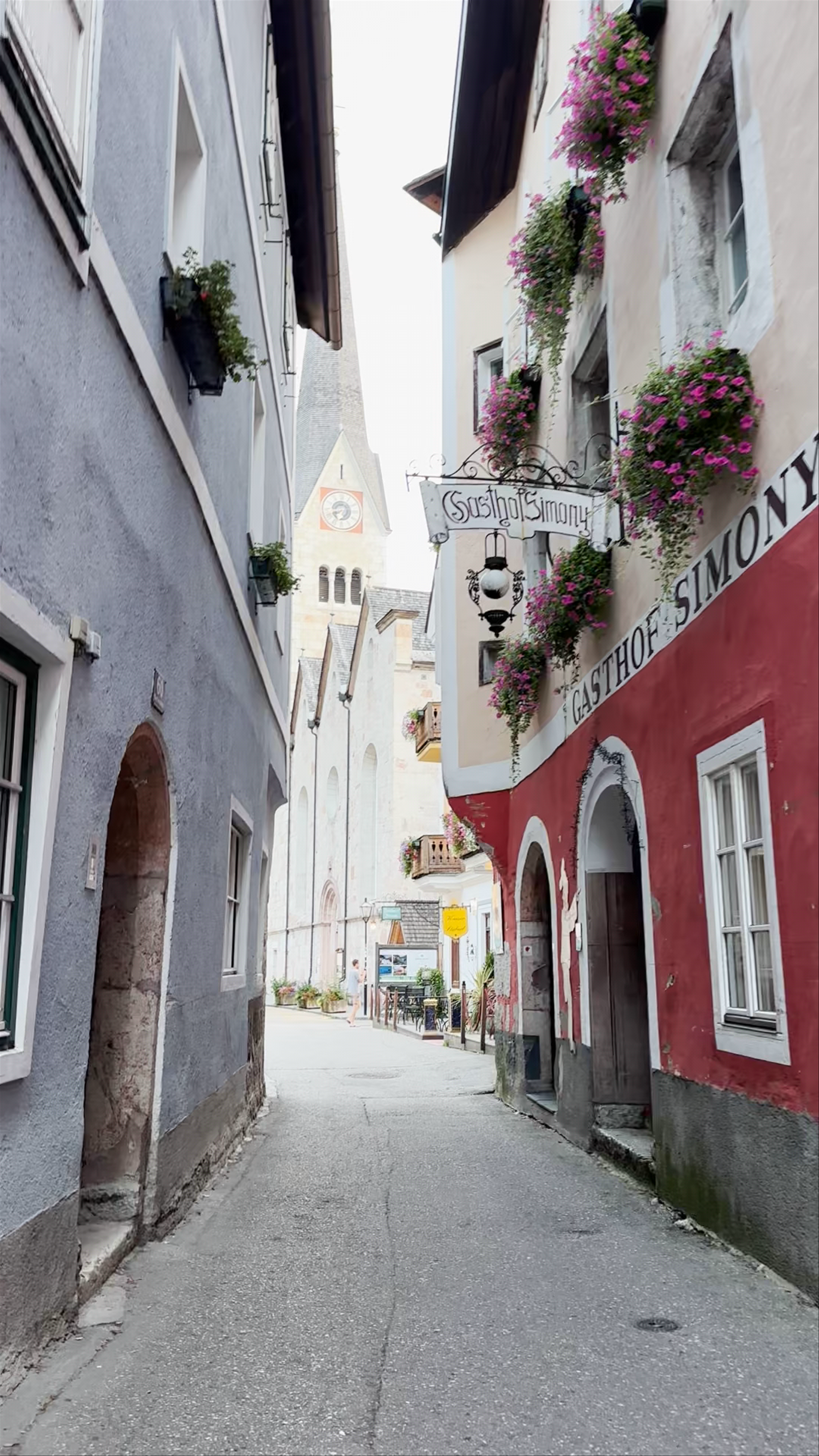 Charming Autumn Walk in Hallstatt's Historic Alleyway