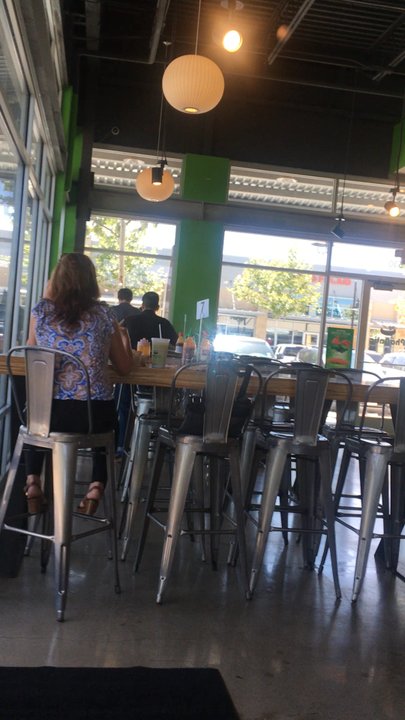 PhoNatic - Round Rock - Nice fresh interior. - Vietnamese Near Me - Round Rock, Texas