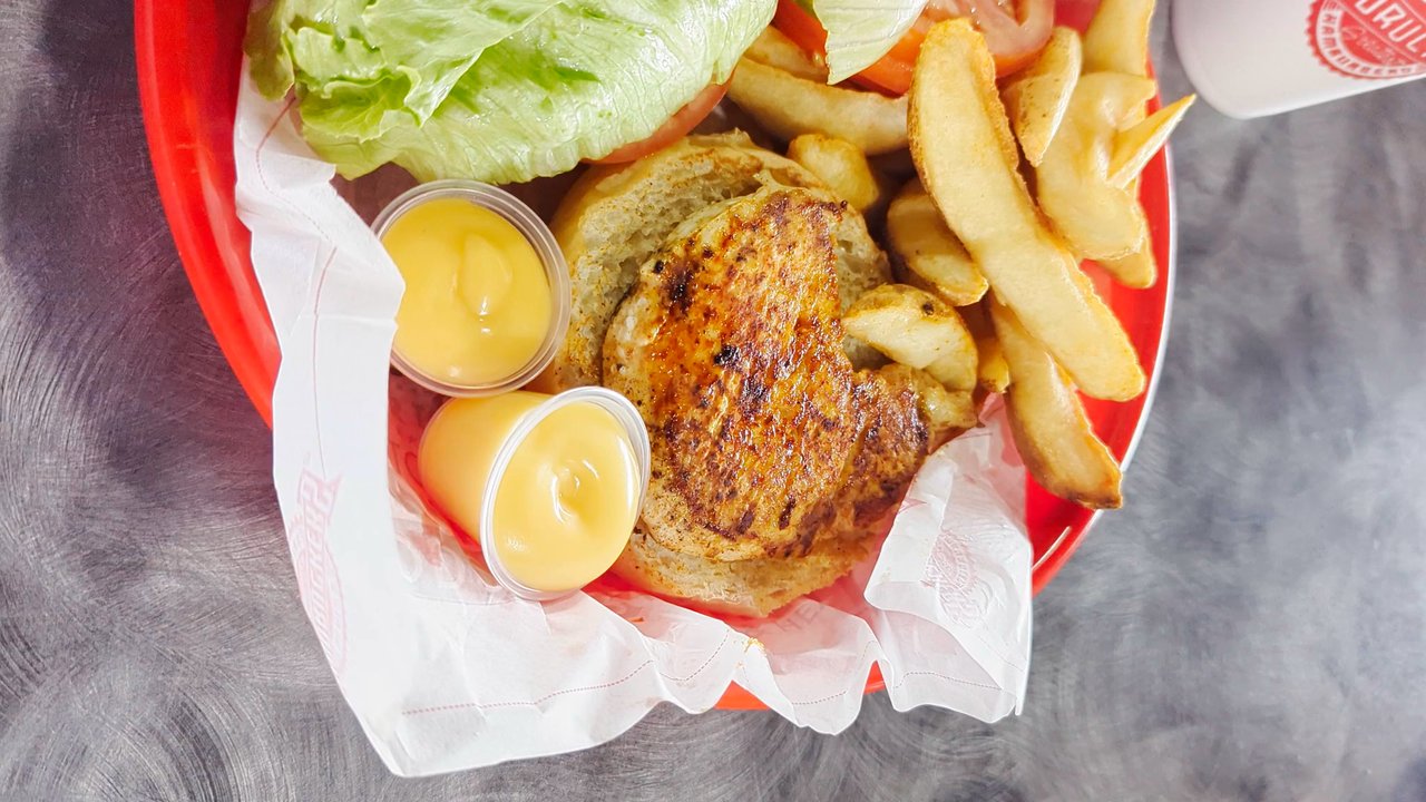 Fuddruckers - Fuddruckers chicken sandwich was as small as the breakfast sausage I had this morning! - Burgers Near Me - Miami, Florida