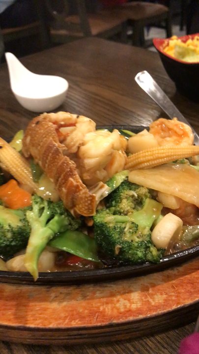 Red Bowl - SIZZLING seafood delight.  It was sizzling more but I had to turn on my phone to record the end of the sizzle! - Chinese Near Me - Waldwick, New Jersey