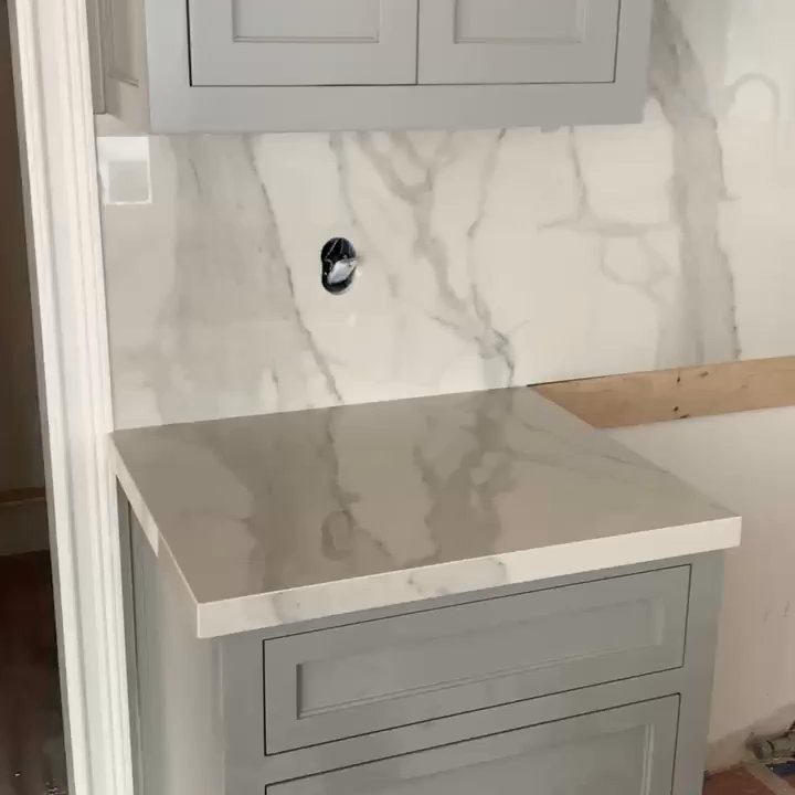 Ridgeway Home Builders - Love the veining on these gorgeous counters. - General Contractors Near Me - San Jose, California