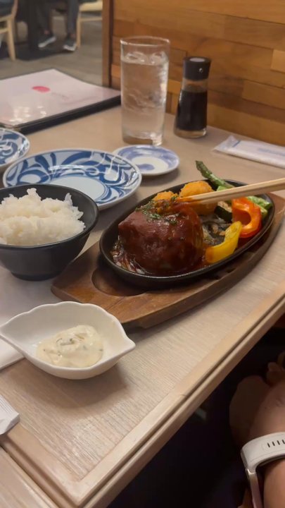 Rinka - Hamburger - Japanese Near Me - Honolulu, Hawaii
