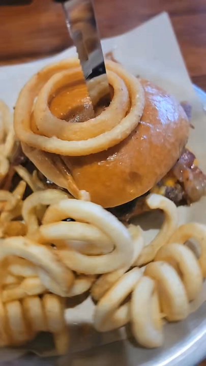 Hooters - Western BBQ Burger - Chicken Wings Near Me - Chantilly, Virginia