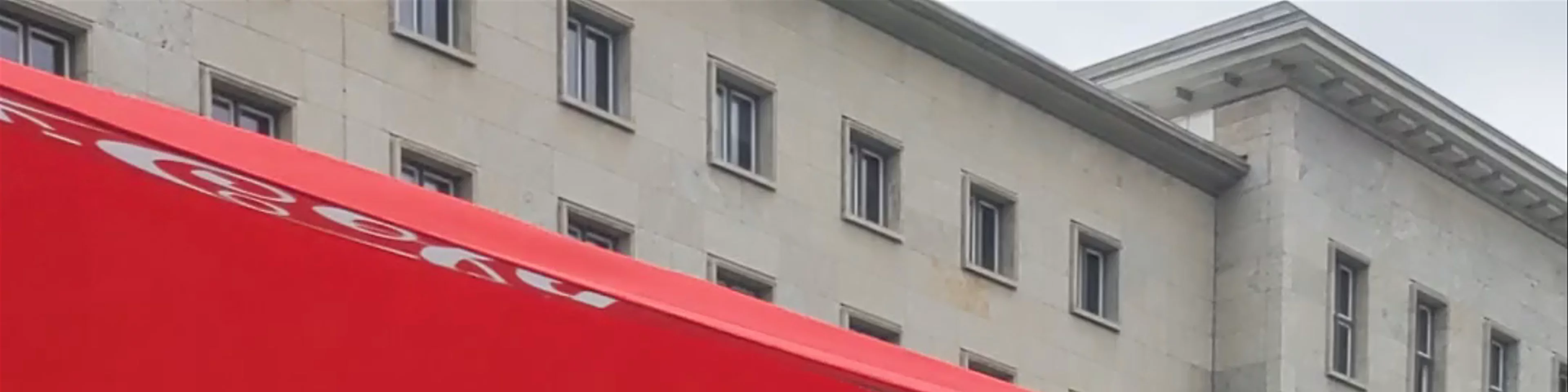Curry at the Wall