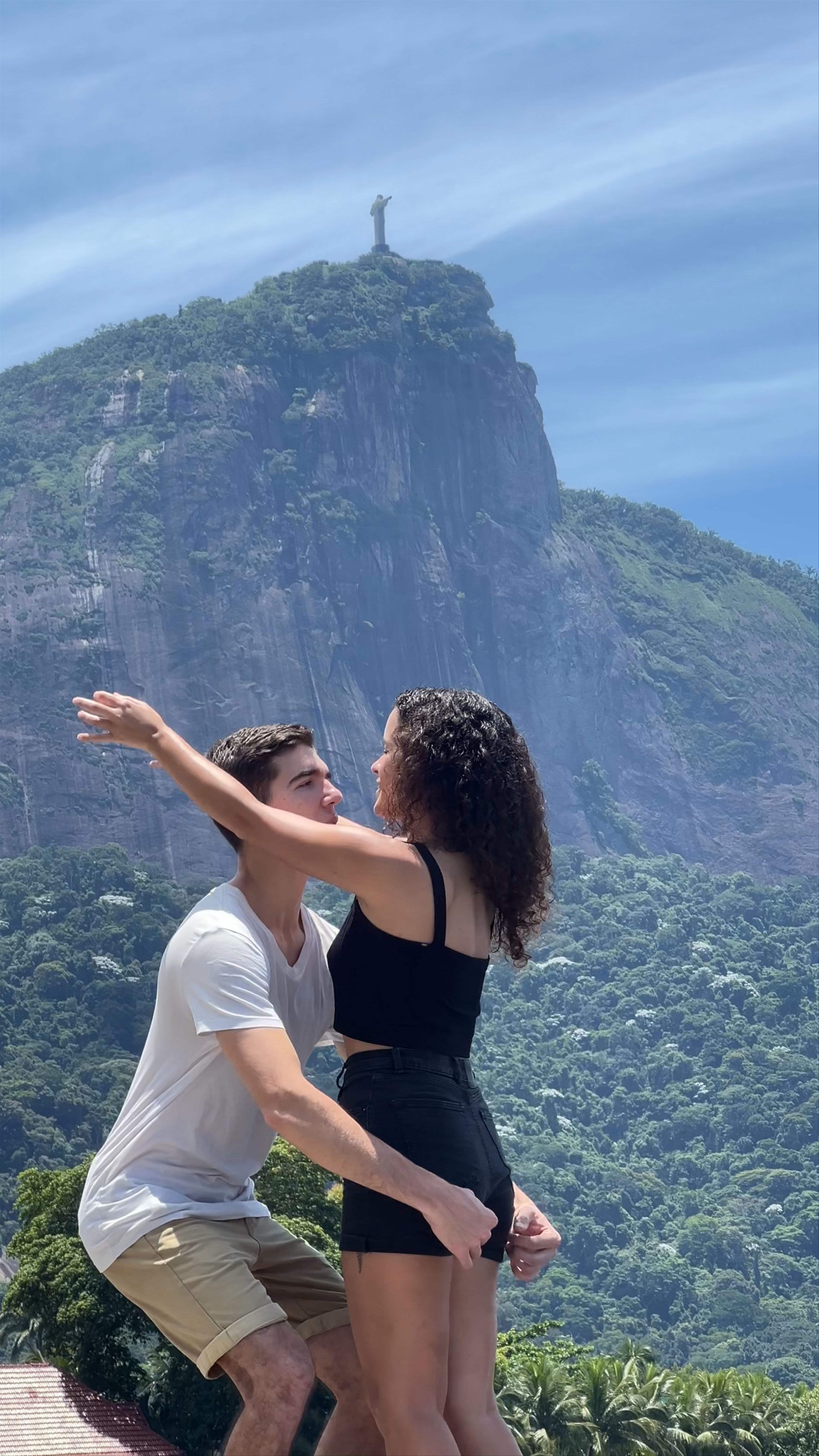 Romantic Moments at Lagoa Rodrigo de Freitas with Cristo Redentor Backdrop