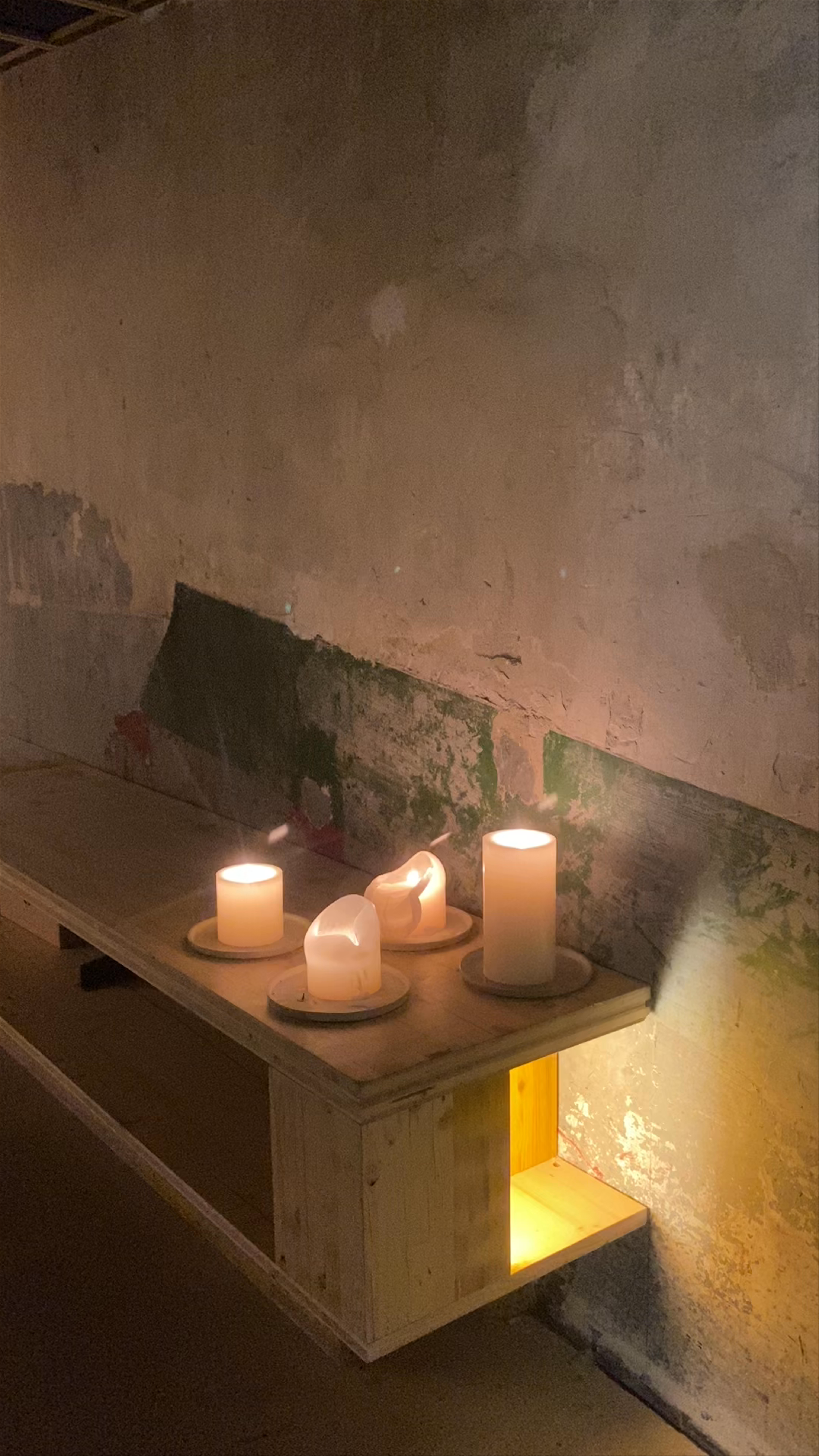 TRAMO: Intimate Candlelit Ambiance and Rustic Culinary Space in Madrid