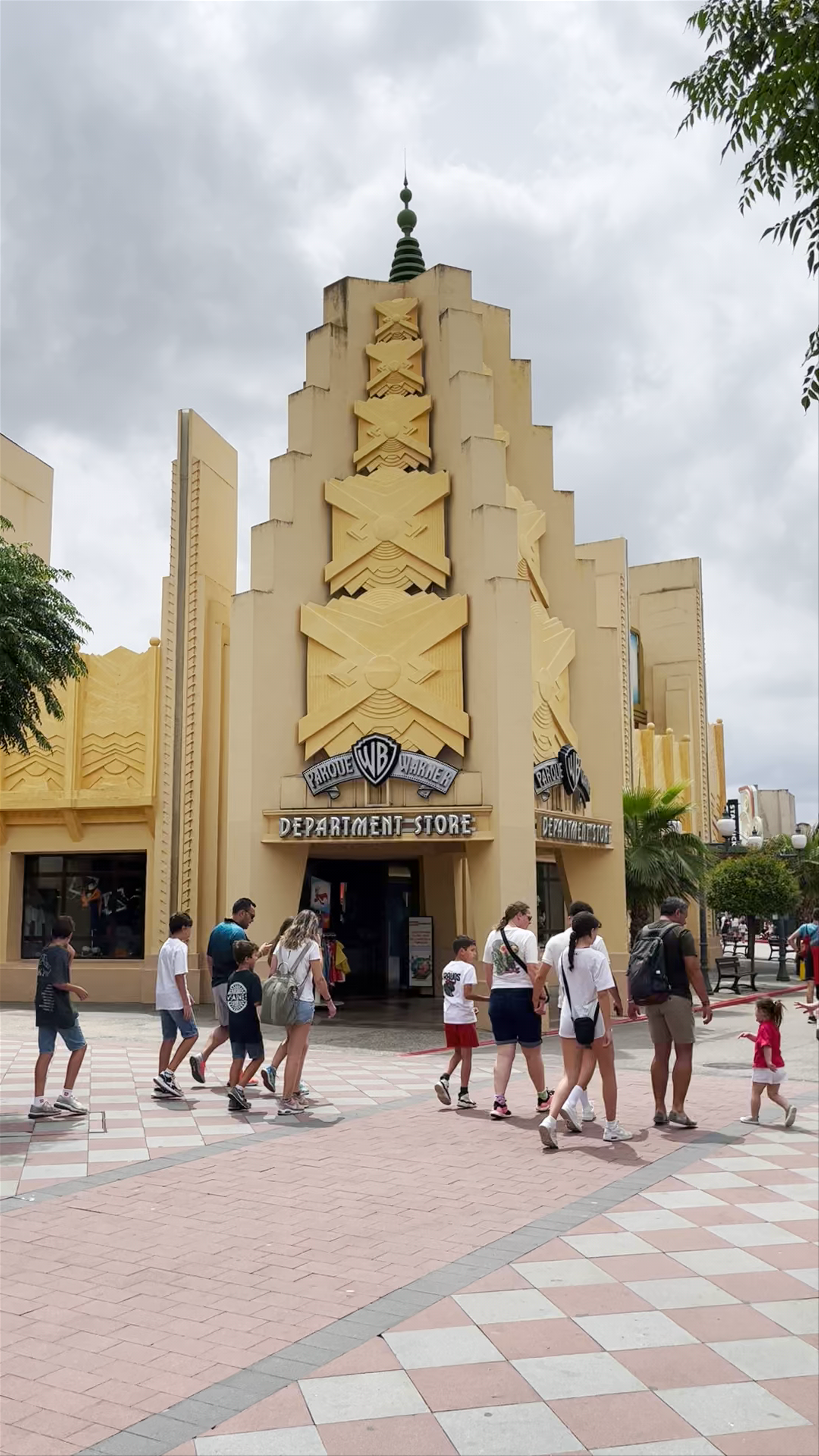 Parque Warner Madrid: Family Fun and Thrills in San Martín de la Vega