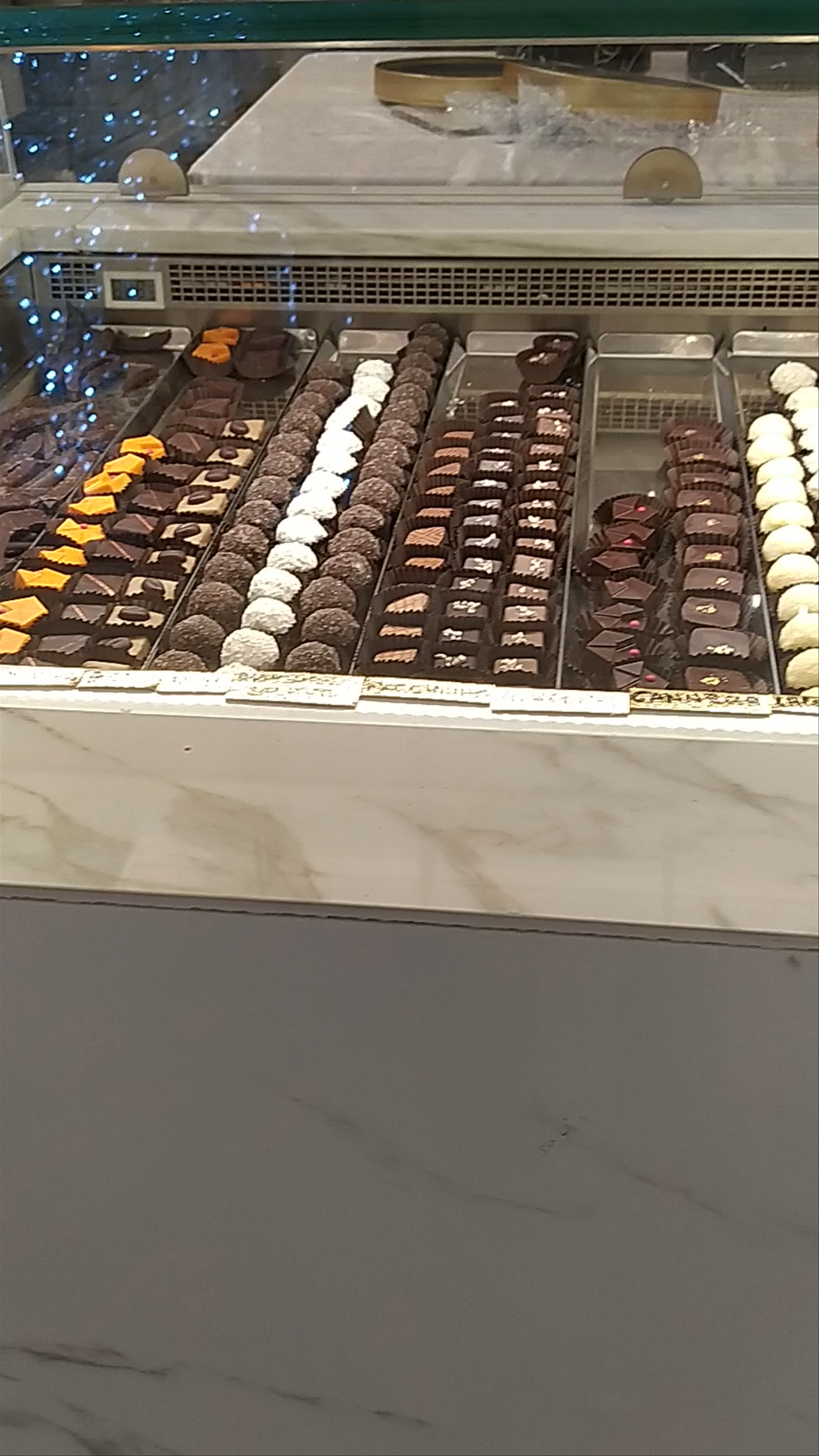 DAF Èlite: Artisan Pastry and Chocolate Delights in Turin